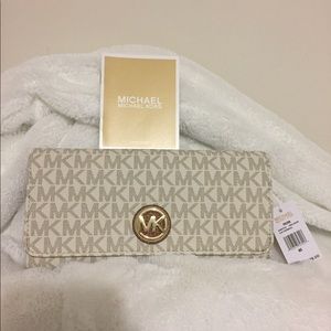 Michael Kors Fulton wallet. NWT
